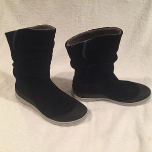 *SOLD* New Ahnu Duboce Hybrid Boots - Suede Leath